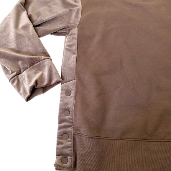 Athleta Women Snap Side Crewneck Velvet Long Sleeve Basic Old Money Vacation M - Picture 6 of 8